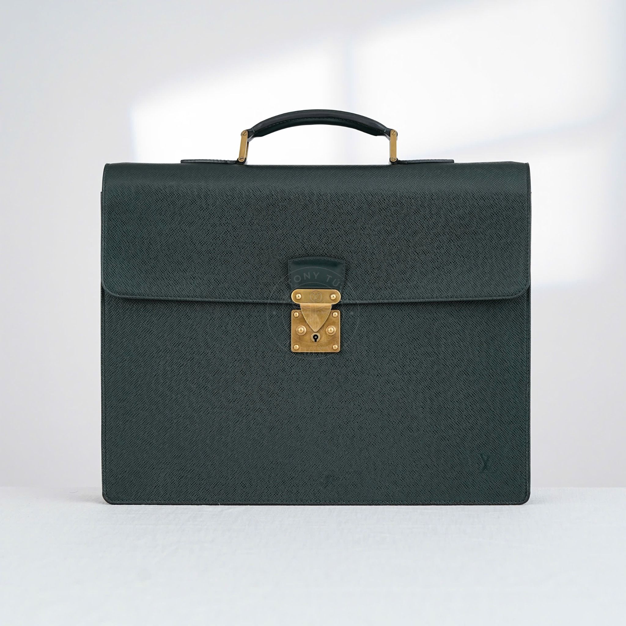 Cặp tài liệu Louis Vuitton Neo Robusto Pine Green Taiga (Xanh Thông) Size 41