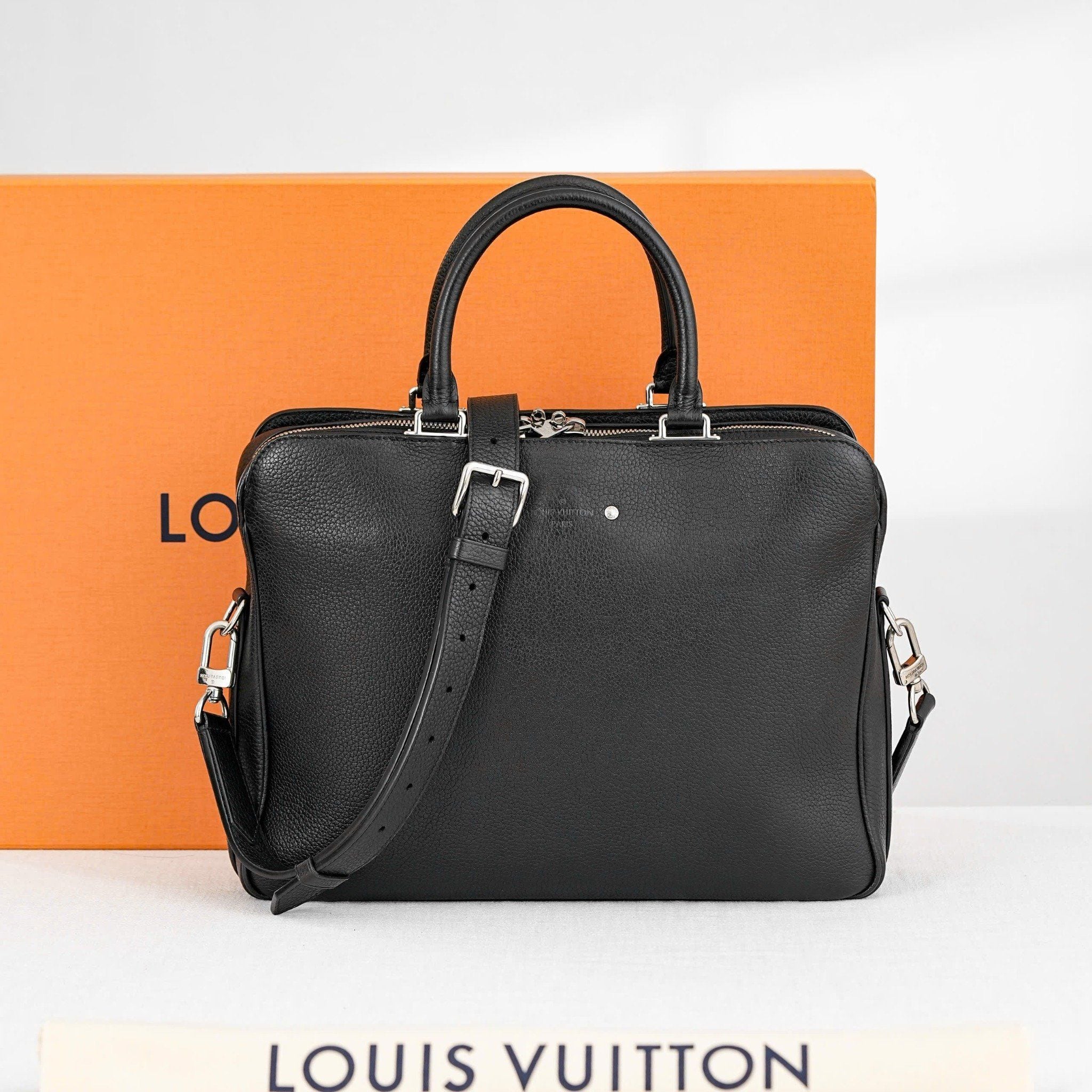 Cặp tài liệu Louis Vuitton Armand Noir size 38
