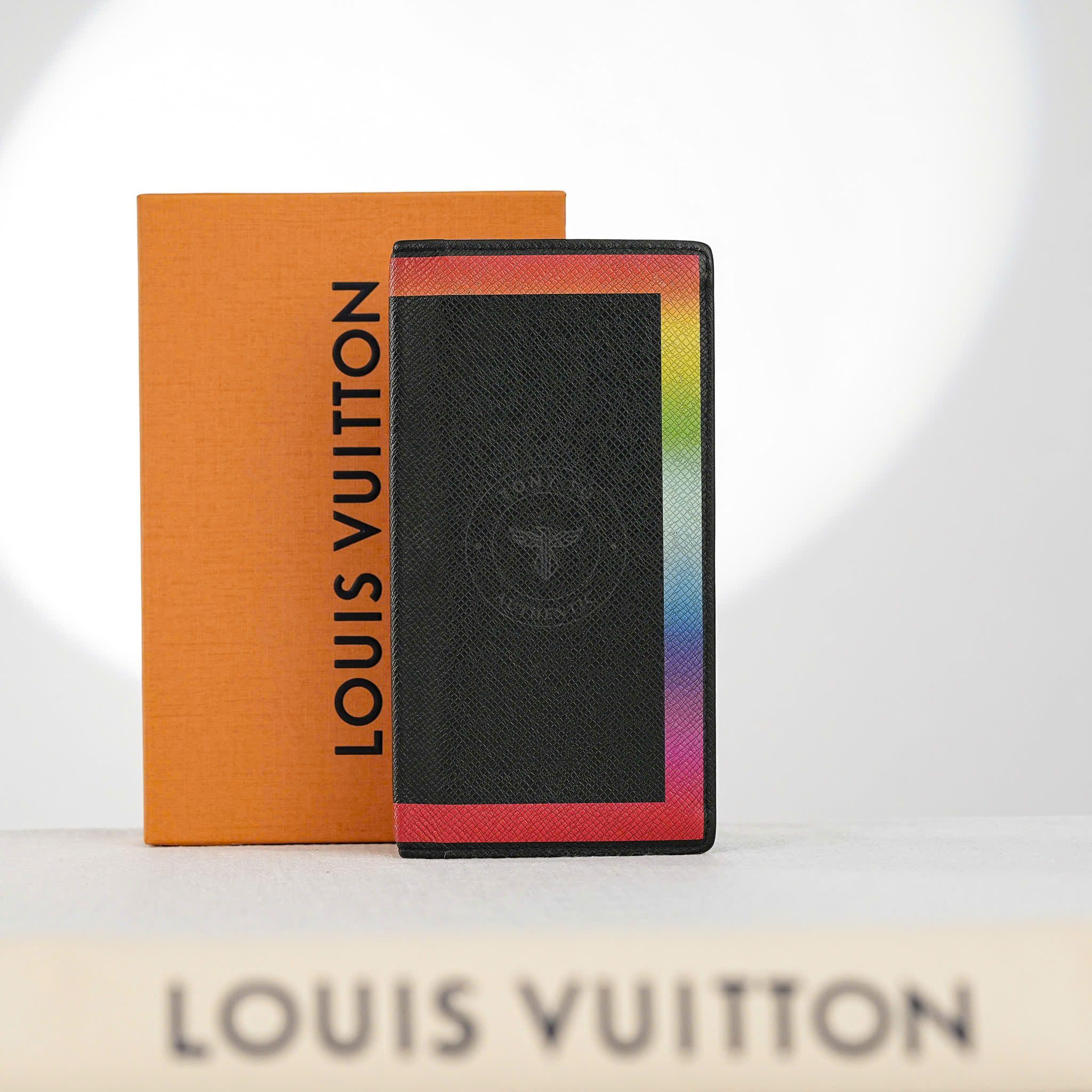Ví dài Louis Vuitton Brazza Rainbow Taiga/Calfskin
