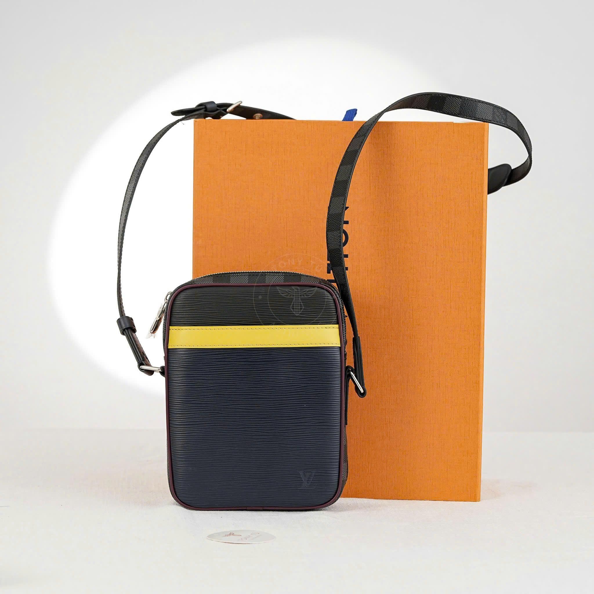 Túi đeo chéo Louis Vuitton Epi Slim Danube Graphite size 21