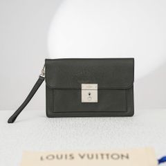 Clutch Louis Vuitton Belaia Noir Taiga