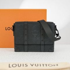 Túi đeo Louis Vuitton Soft Trunk Noir Taurillon (Đen) size 24