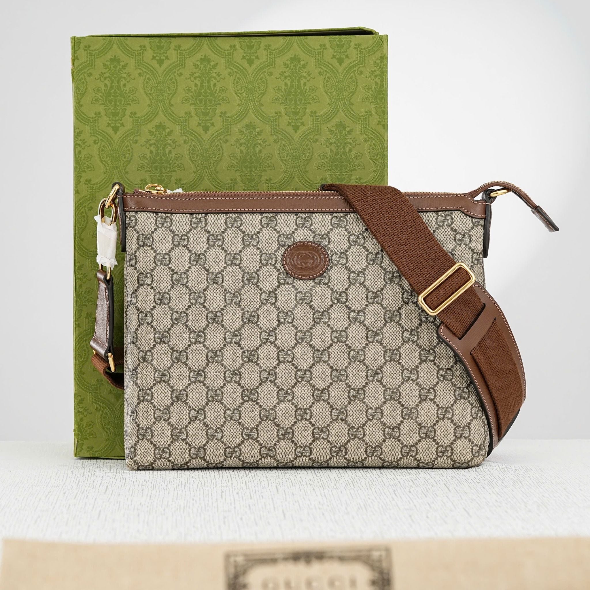 Túi đeo / clutch Gucci “GG” Supreme Canvas