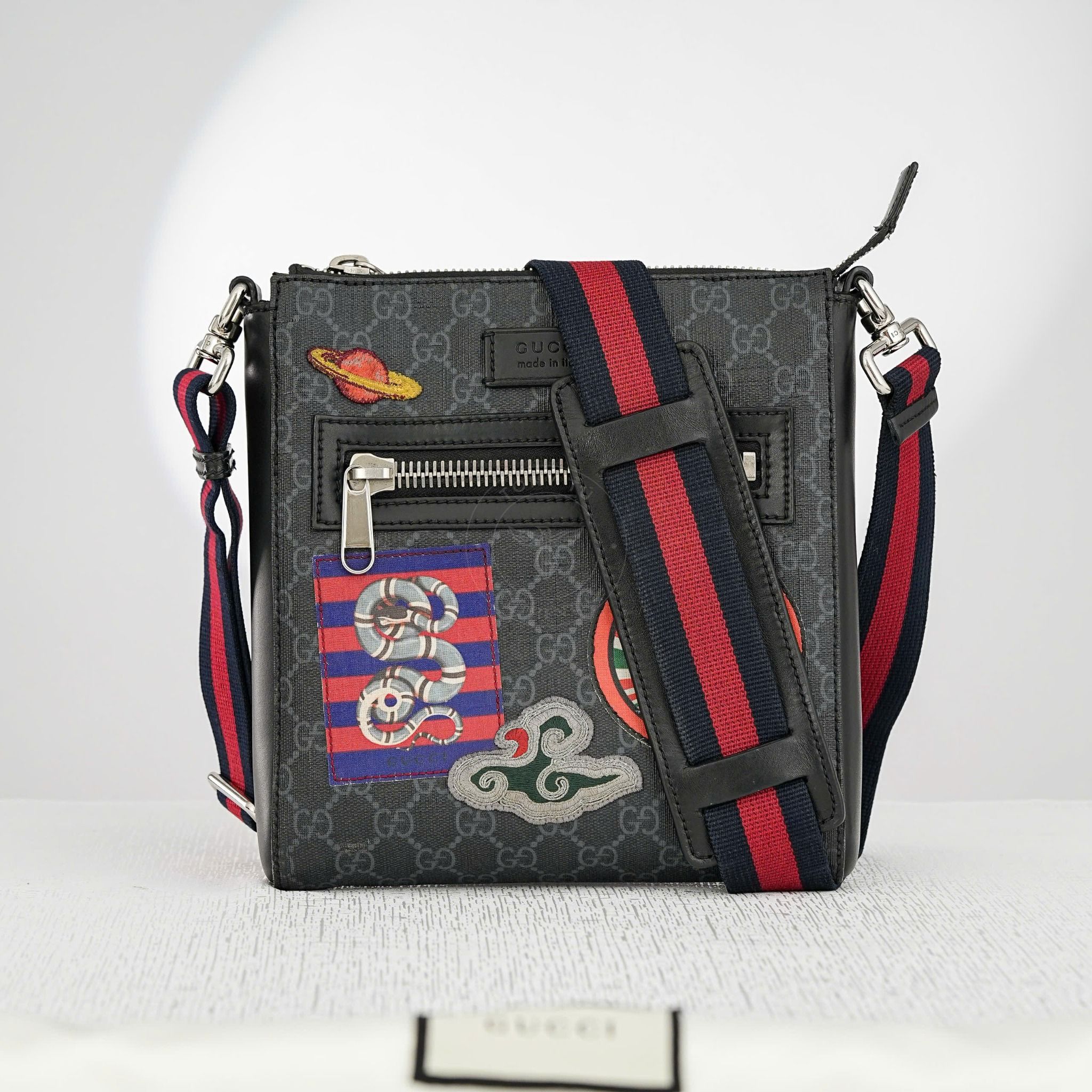 Túi đeo Gucci Neo “GG” Supreme Courrier