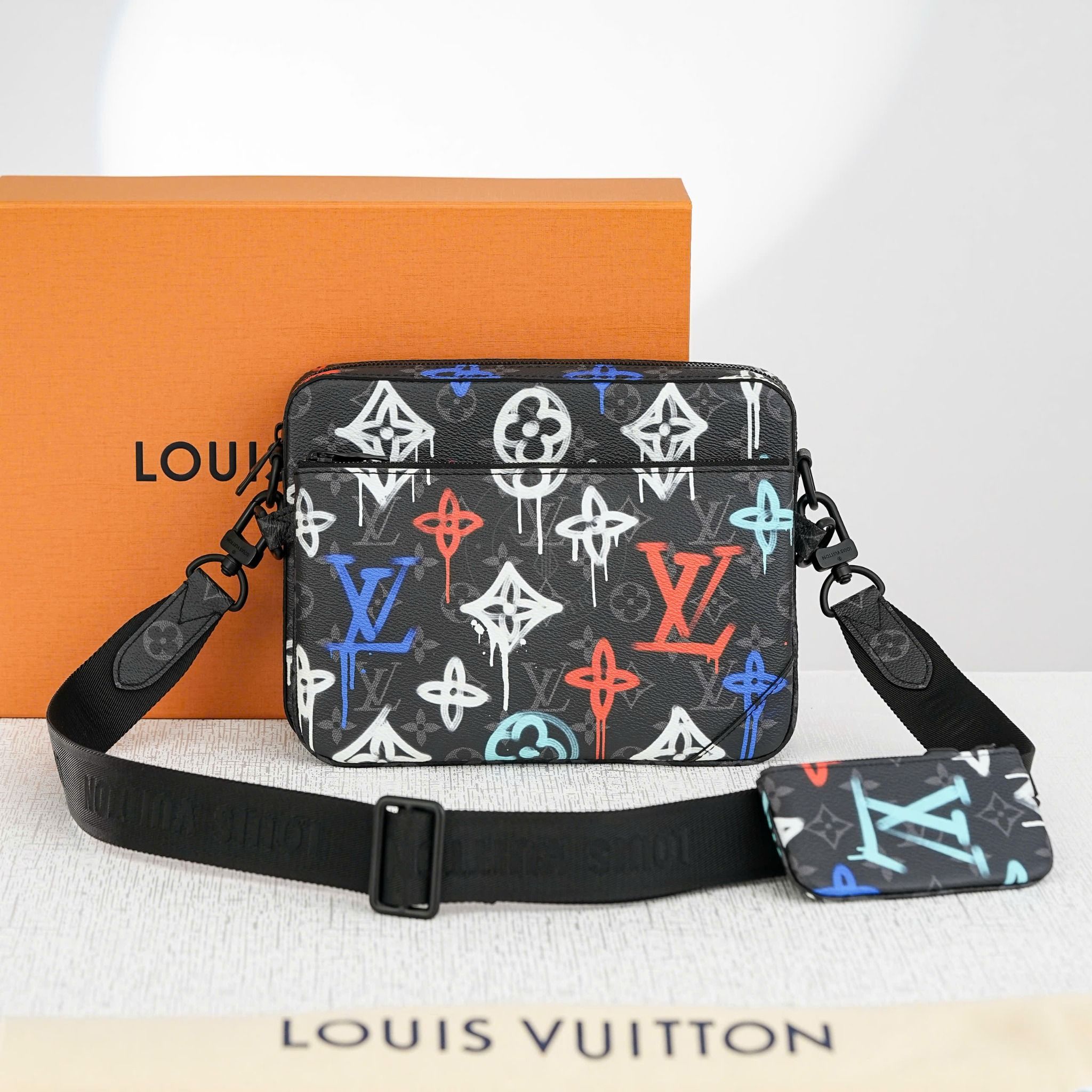 Túi Louis Vuitton Monogram Eclipse Graffiti Trio Messenger