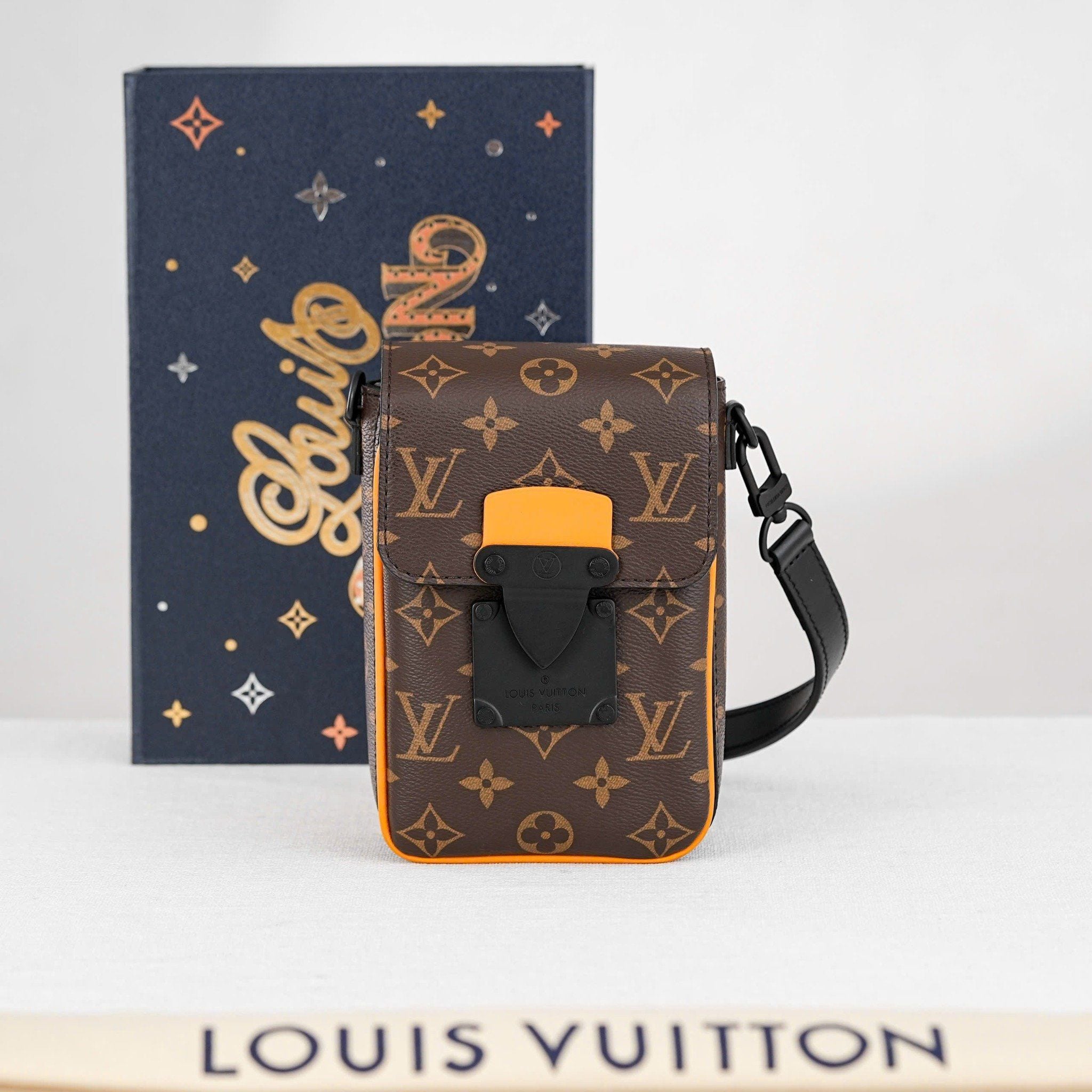 Túi đeo chéo Louis Vuitton S-Lock Vertical Monogram Ebene