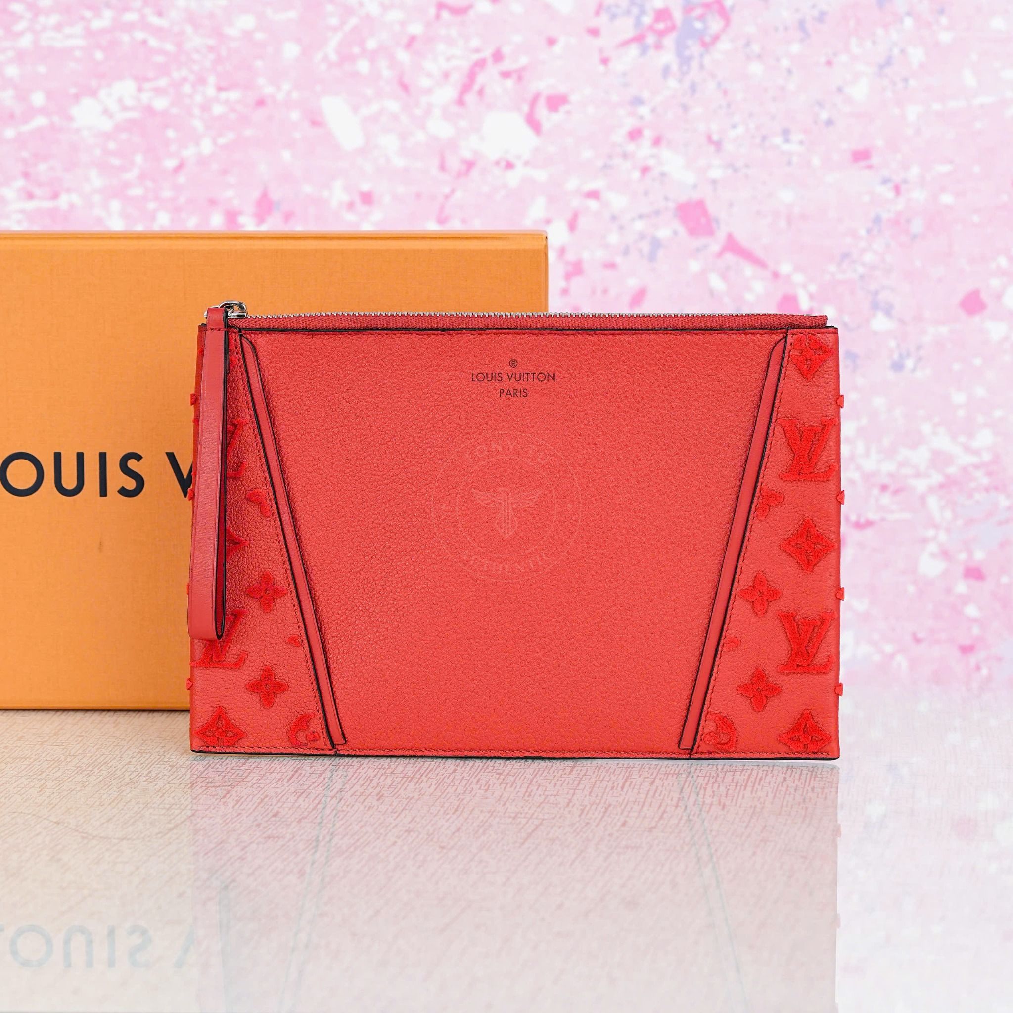 Clutch / Pouch Louis Vuitton Monogram Veau Cachemire W Framboise (Đỏ Raspberry)