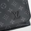 Túi đeo Louis Vuitton District Messenger Monogram Eclipse size PM 25 (Đen)