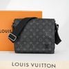 Túi đeo Louis Vuitton District Messenger Monogram Eclipse size PM 25 (Đen)