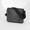 Túi đeo Louis Vuitton District Messenger Monogram Eclipse size PM 25 (Đen)