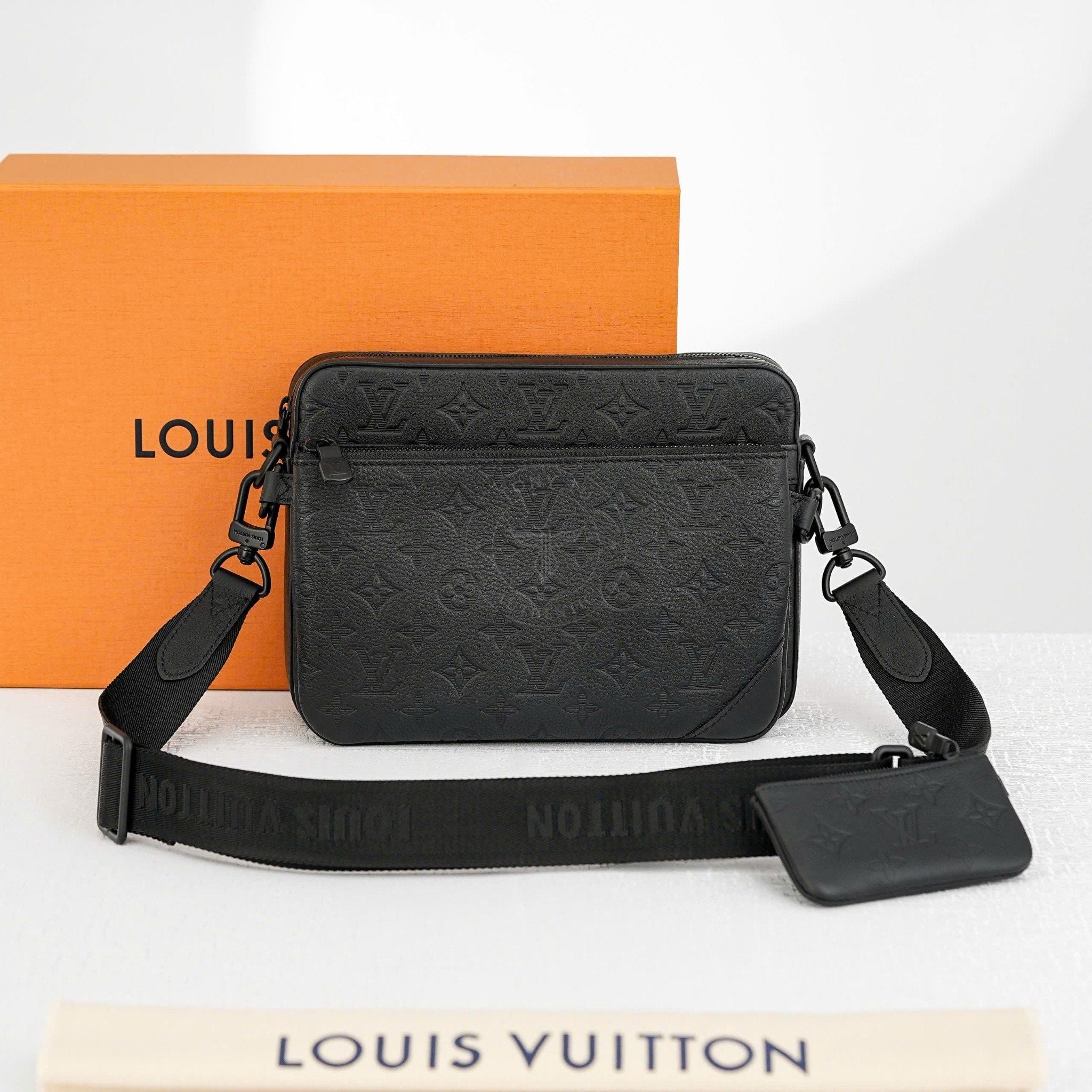 Túi đeo Louis Vuitton Trio Monogram Shadow size 25