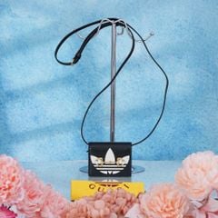Túi đeo Gucci x Adidas Mini Wallet Goaskin (Đen Trắng)