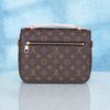 Túi đeo chéo Louis Vuitton Pochette Métis S-Lock Monogram Ebene
