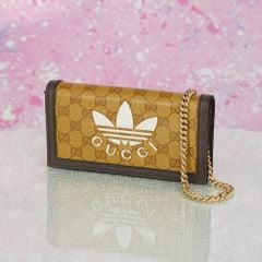 Túi đeo Gucci x Adidas Mini Chain Wallet Canvas (Vàng)