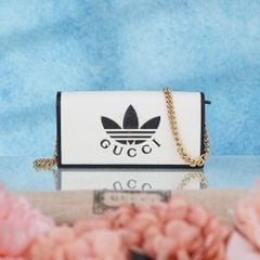 Túi đeo Gucci x Adidas Mini Chain Wallet Goaskin (Trắng Đen)