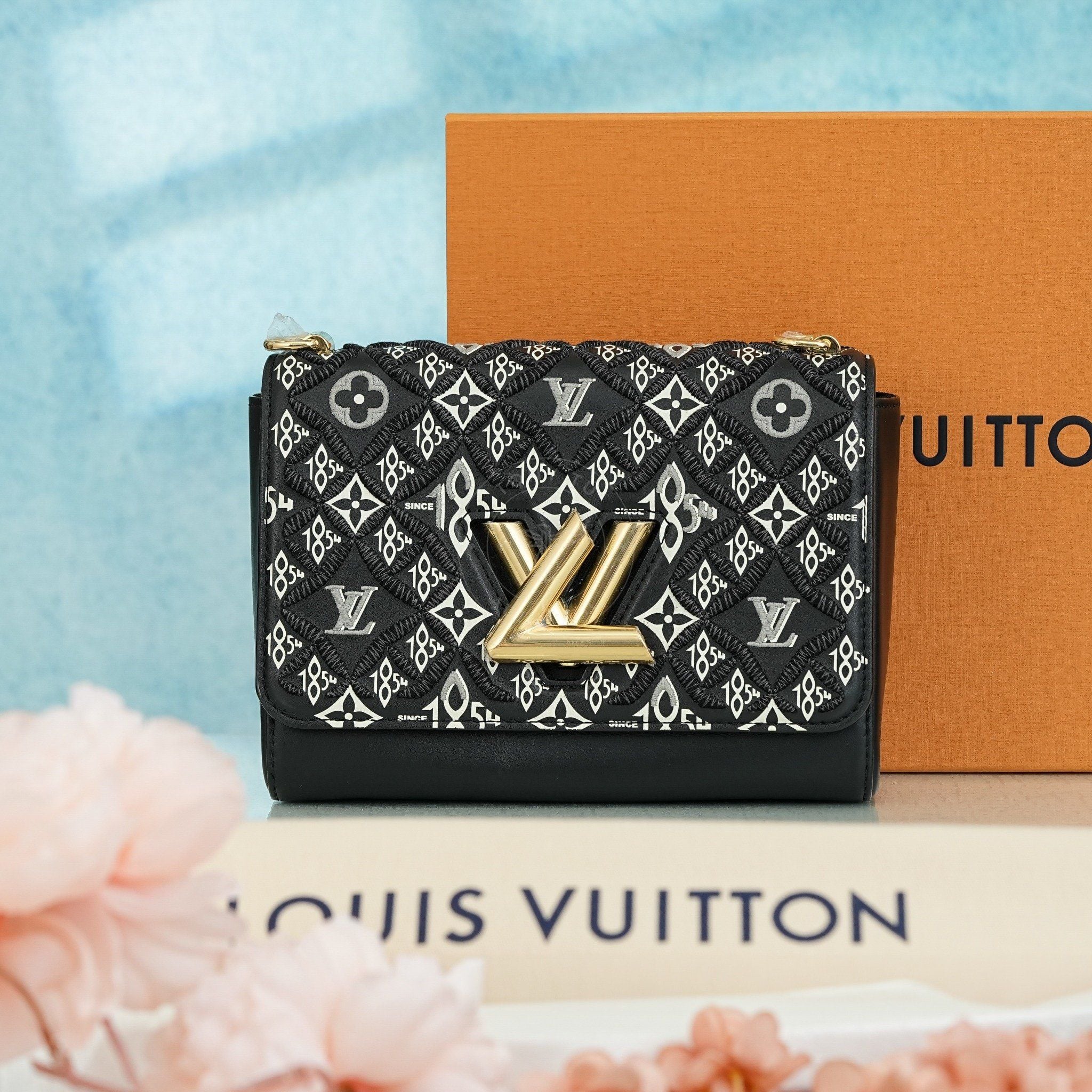 Túi đeo Louis Vuitton Twist MM Monogram Jacquard Black
