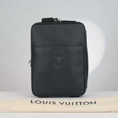 Vali Louis Vuitton Pégase Légère Noir Taiga Size 55 (Đen)