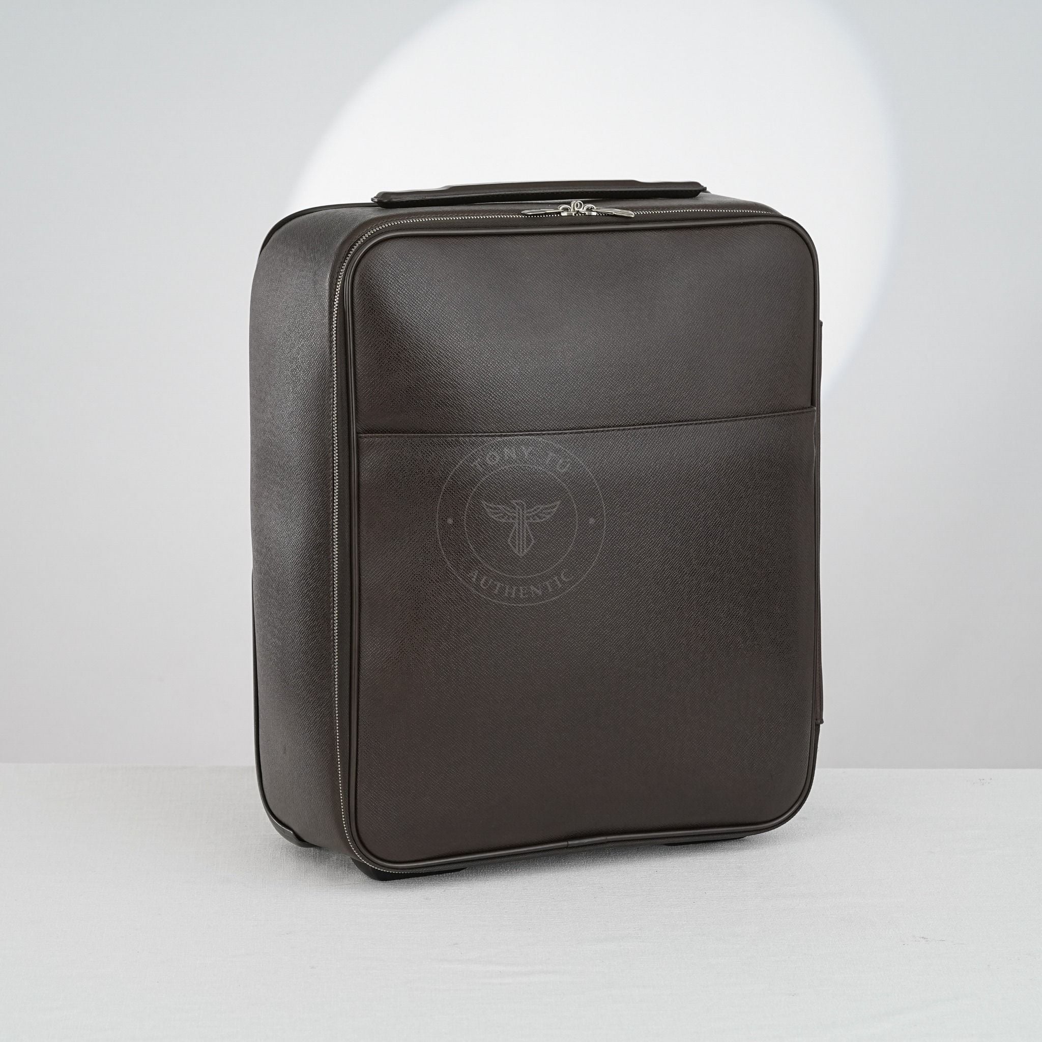 Vali Louis Vuitton Tura Brown Taiga (Nâu) size 45