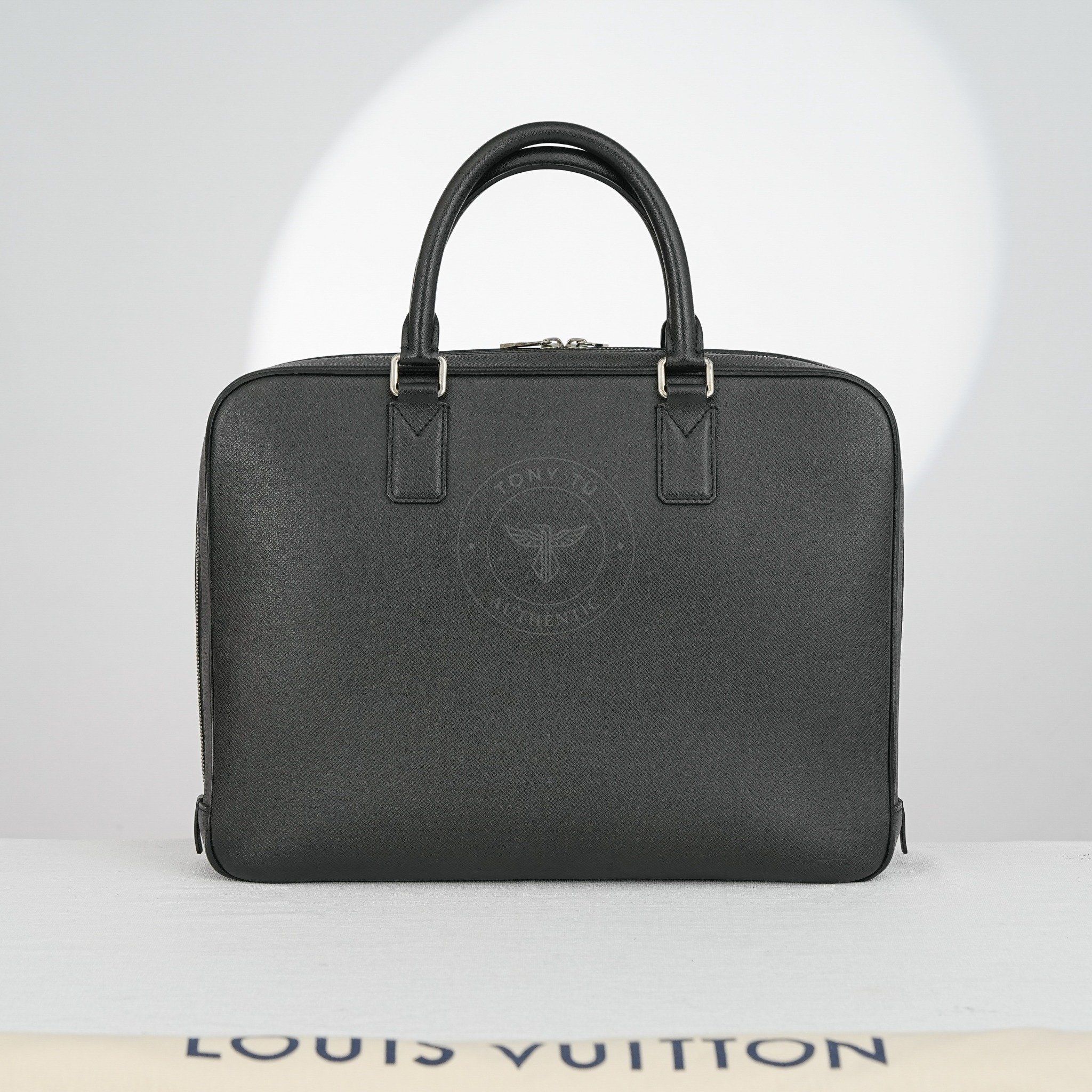 Cặp tài liệu Louis Vuitton Neo Alexander Ardoise Black Taiga size 39