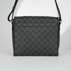Túi đeo Louis Vuitton District Messenger Damier Graphite size PM 25