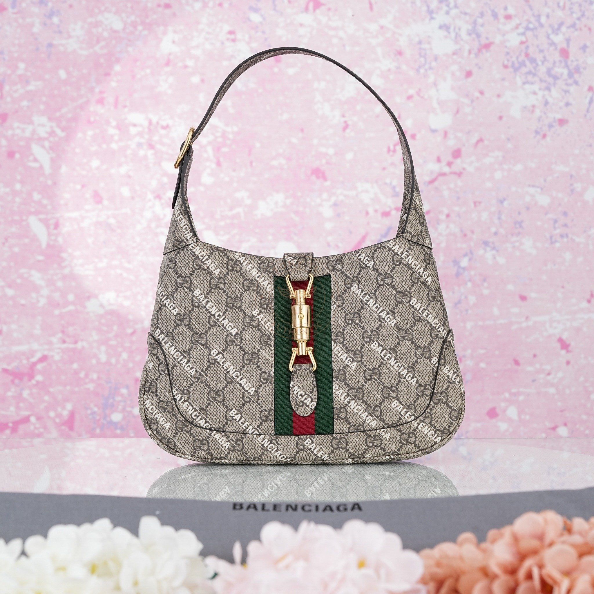 Túi Gucci x Balenciaga Jackie 