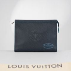 Clutch Louis Vuitton “Articles De Voyage” MM Noir Taïga (Đen/Navy Rim)