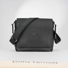 Túi đeo Louis Vuitton Roman PM Messenger Black Taiga size 26