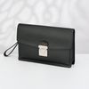 Clutch Louis Vuitton Belaia Noir Taiga size 24
