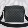 Túi đeo Louis Vuitton District Messenger Damier Graphite size PM 25