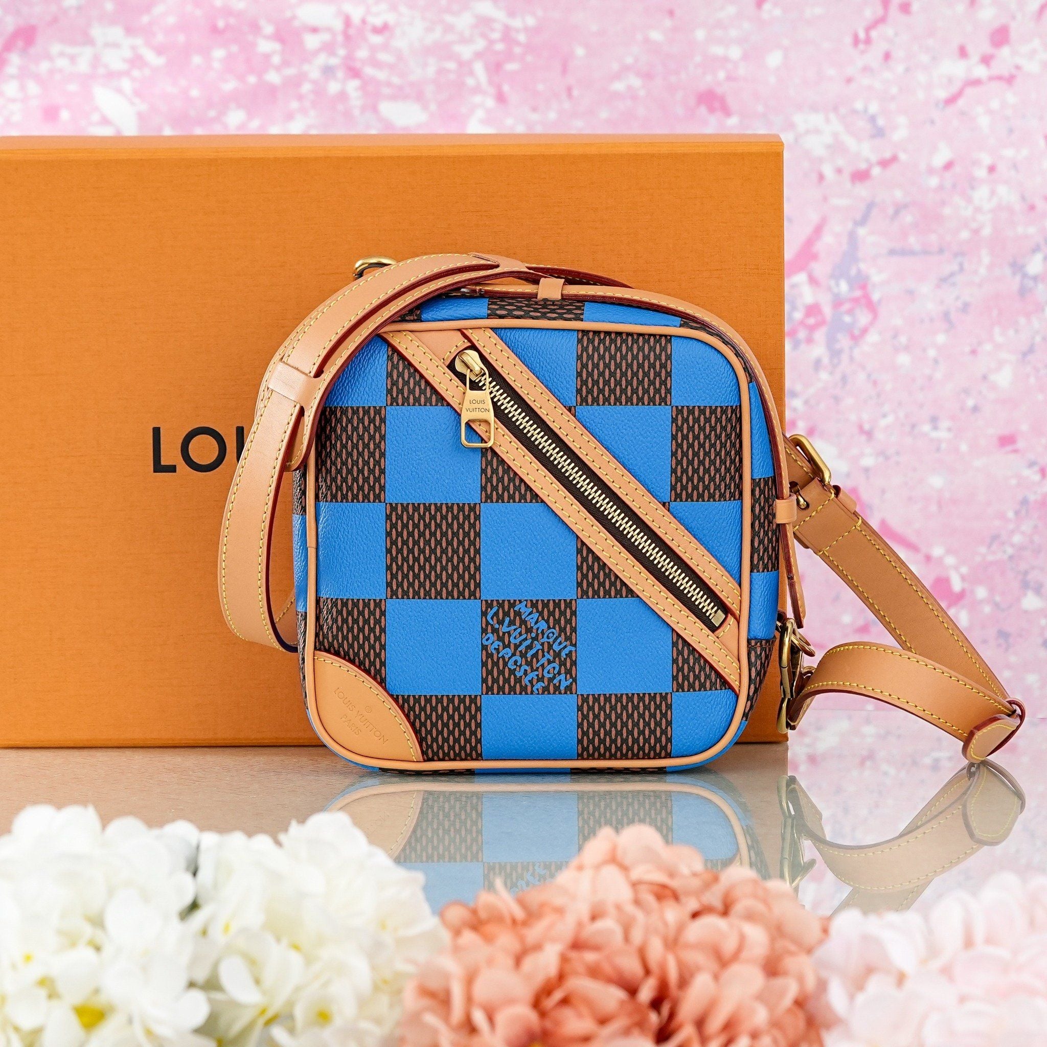 Túi Louis Vuitton Chess Messenger size 18