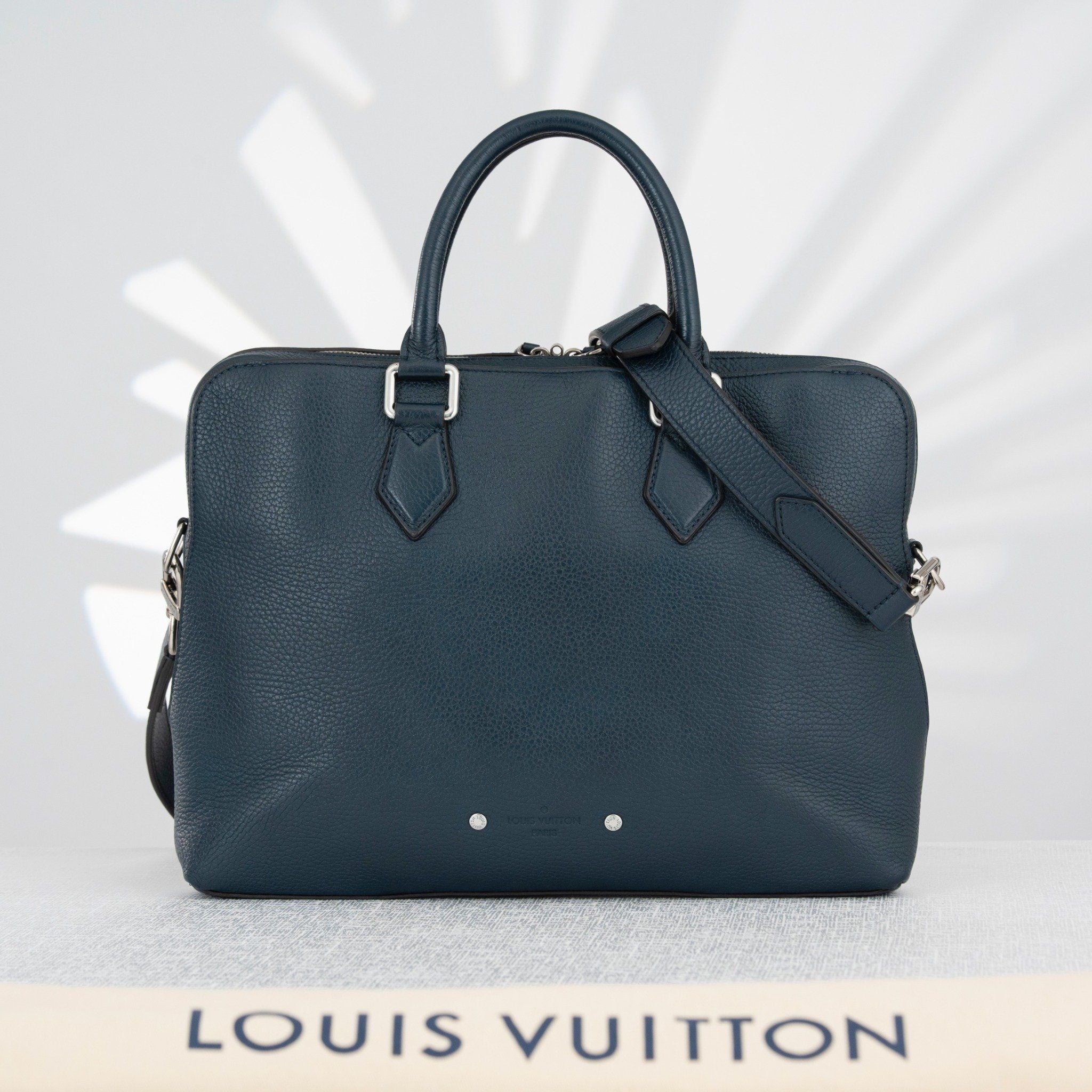 Cặp Tài Liệu Louis Vuitton Armand Navy Blue Taurillon Size 37