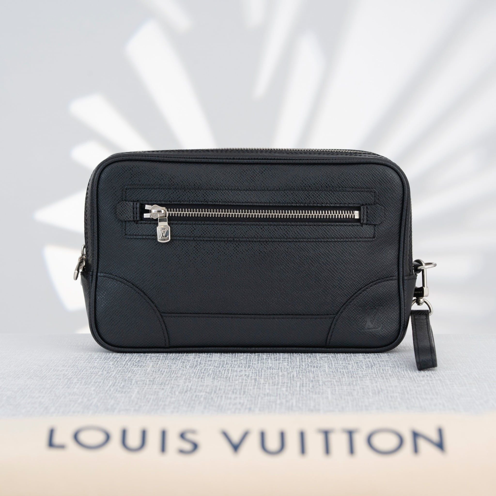 Clutch Louis Vuitton Pavel Noir Taiga
