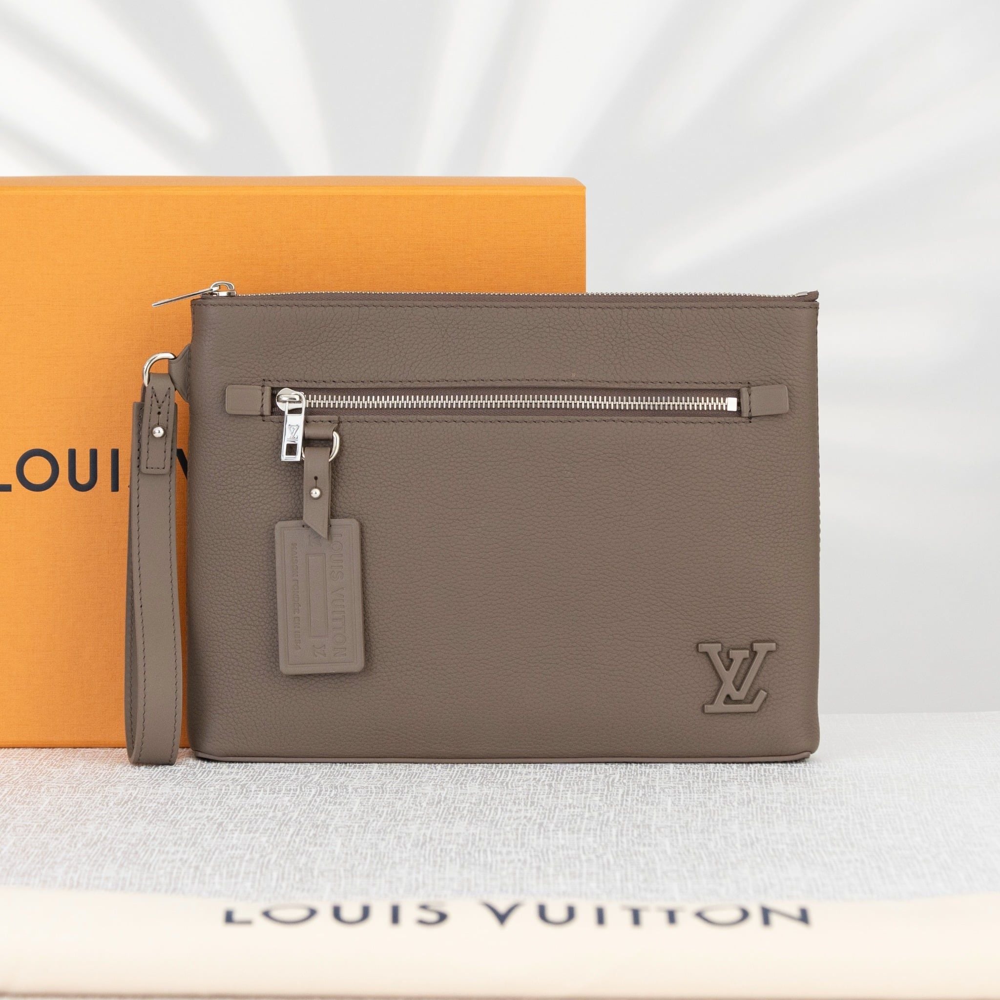 Clutch Louis Vuitton Takeoff Aerogram size 30 (Be)