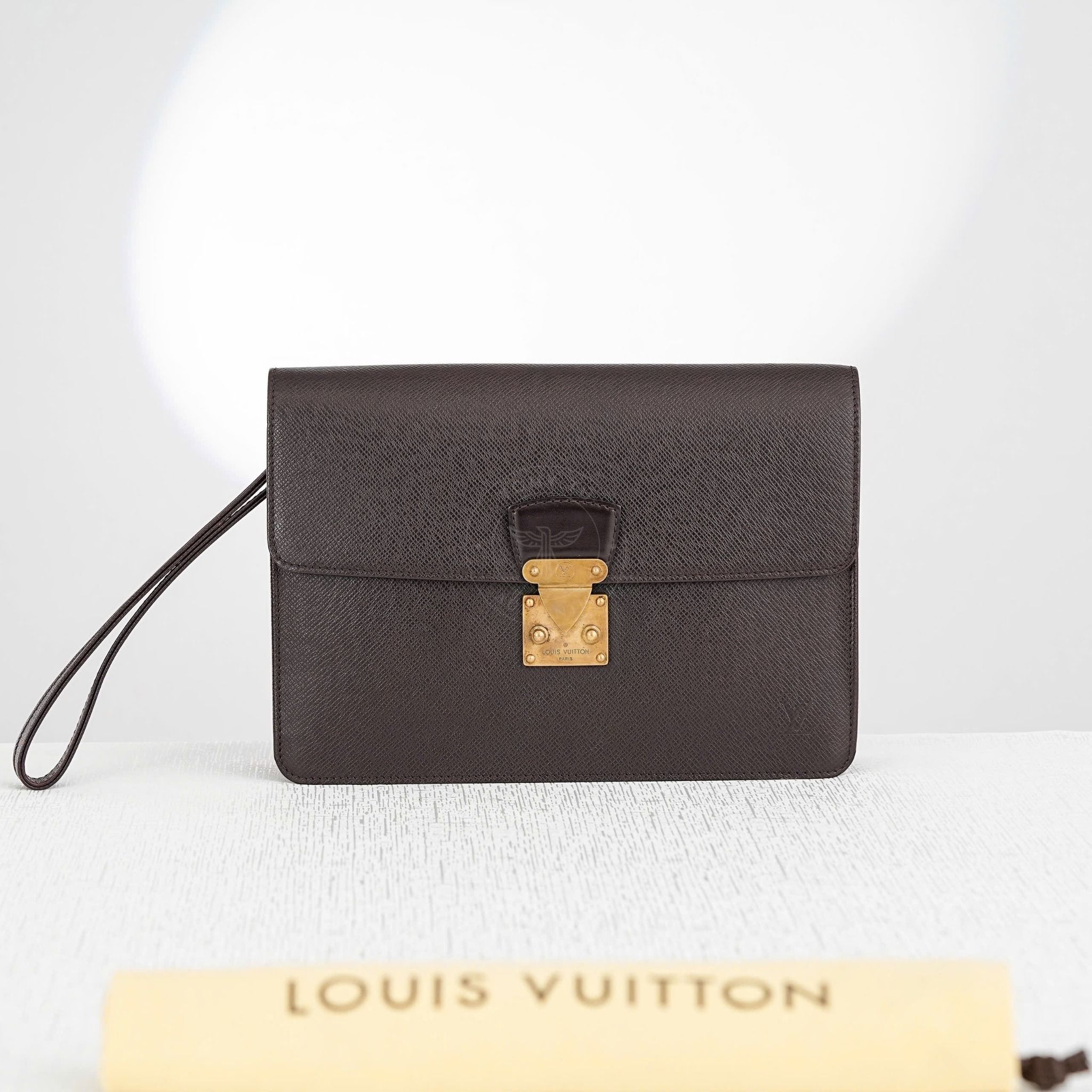 Clutch Louis Vuitton Kourad Red Wine Taiga (Đỏ rượu) (Vintage)