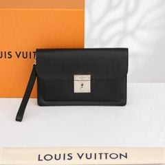 Clutch Louis Vuitton Belaia Taiga Leather