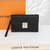 Clutch Louis Vuitton Belaia Taiga Leather