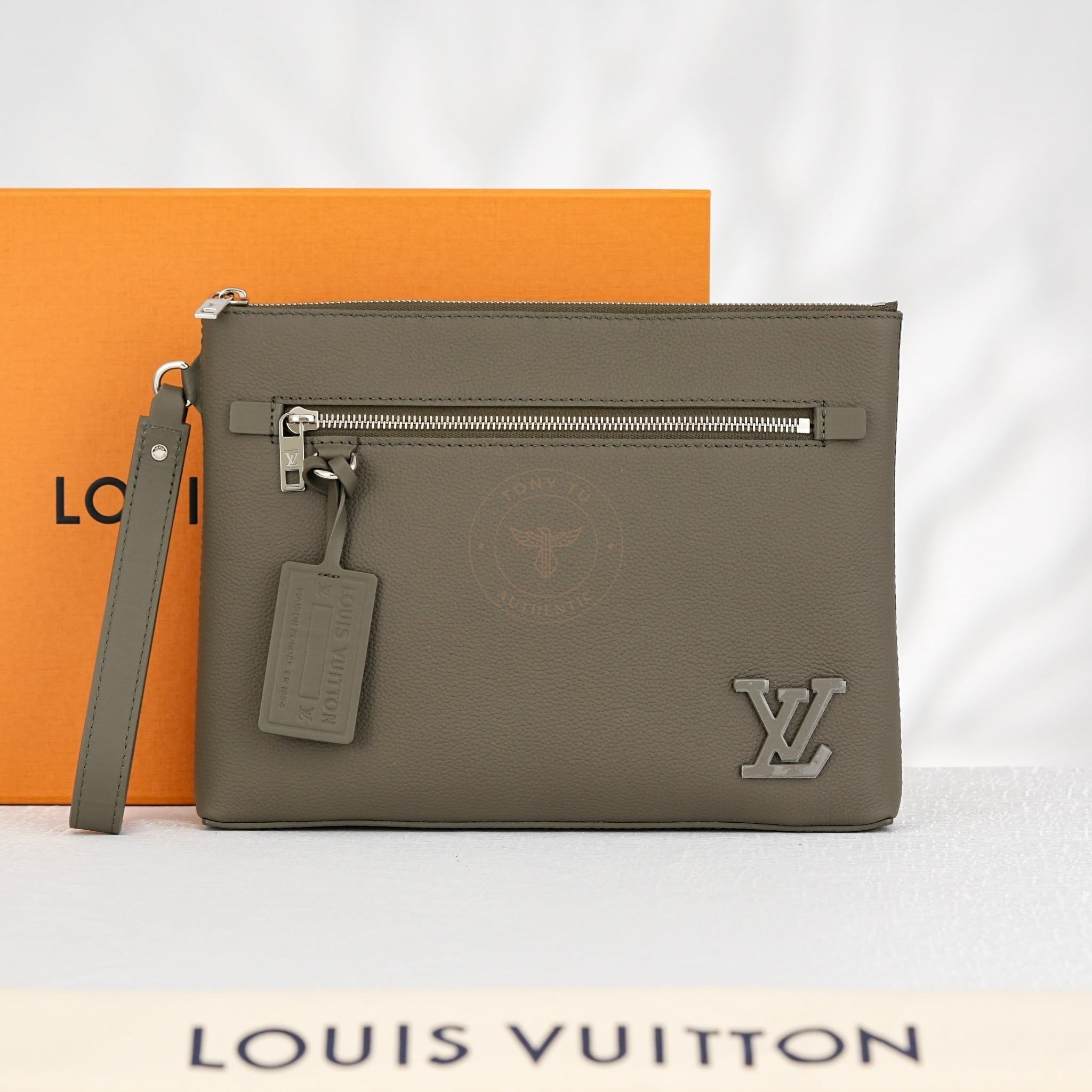 Clutch/ Pouch Louis Vuitton Takeoff Aerogram (Nâu xám)