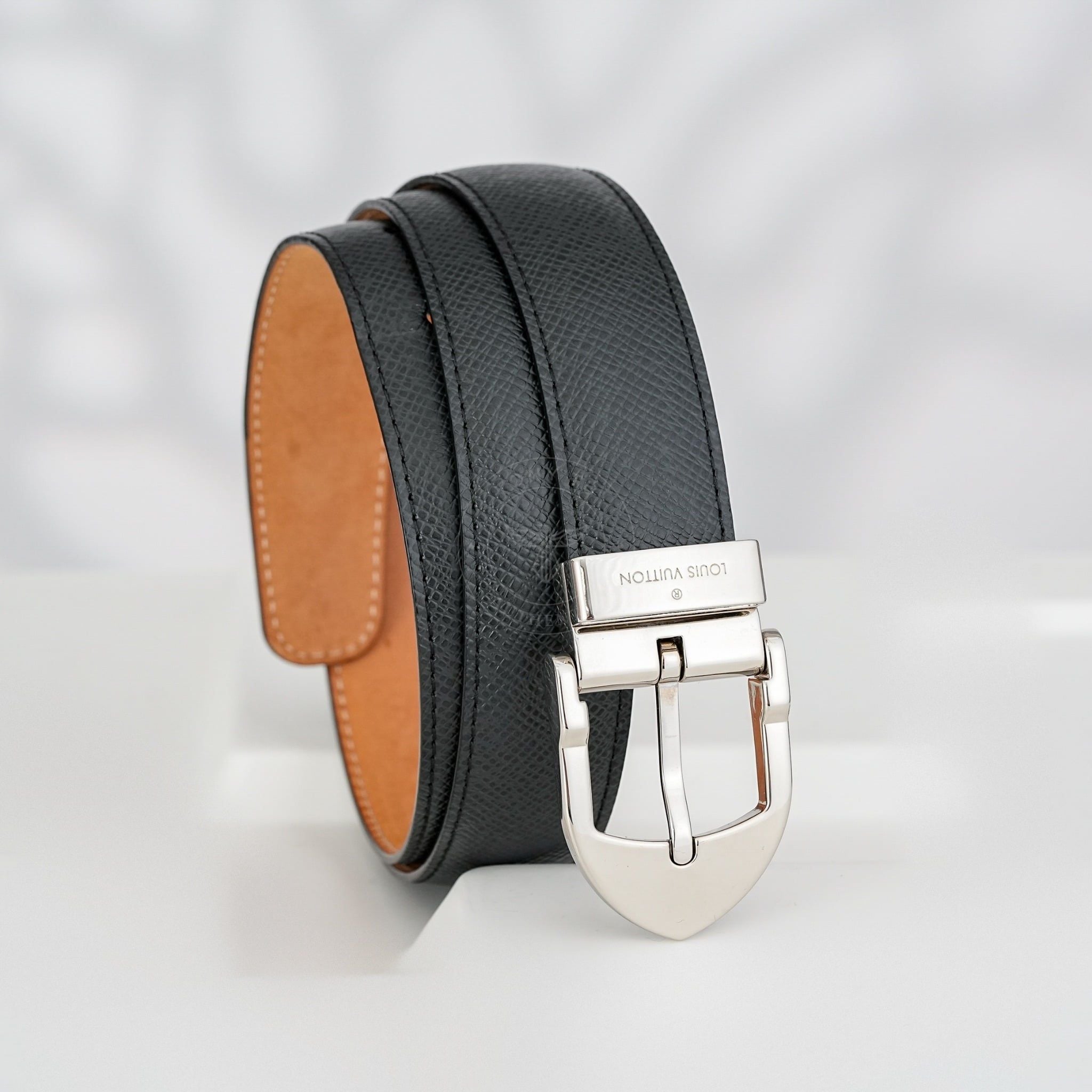 Thắt lưng Louis Vuitton Ceinture Noir Taiga (Đen) Size 90