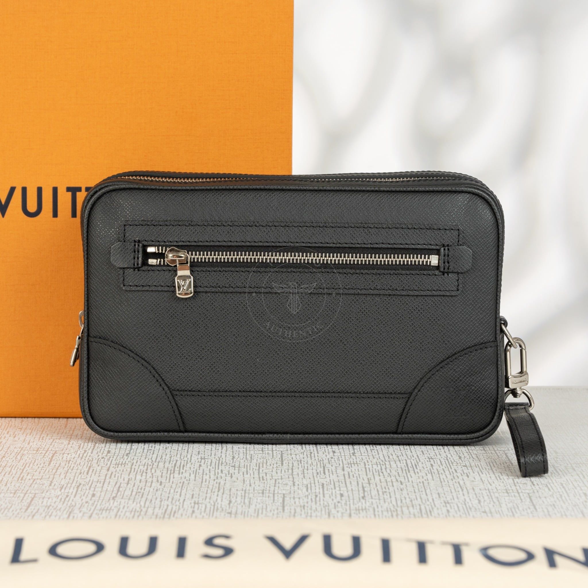 Clutch Louis Vuitton Pavel Noir Taiga