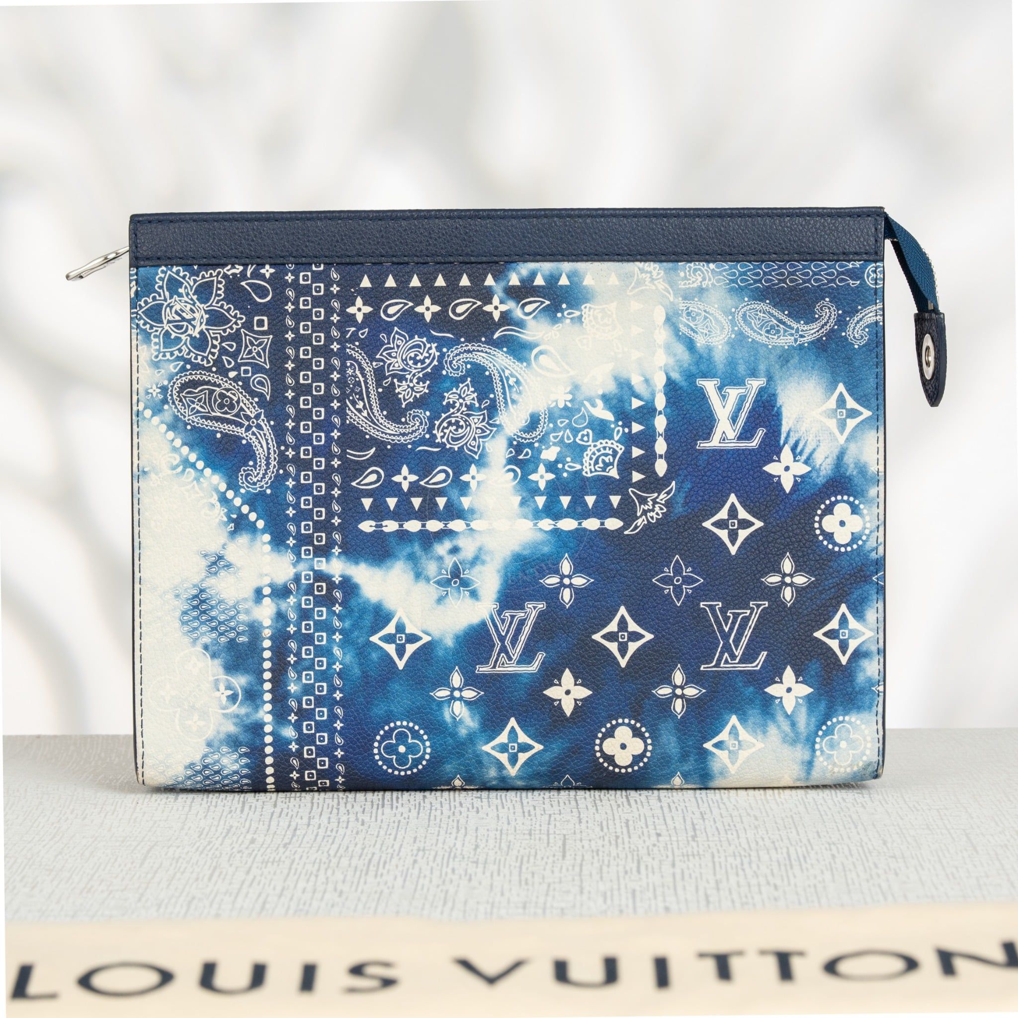 Clutch Louis Vuitton Voyage MM Monogram Bandana Bleached Blue (Limited)