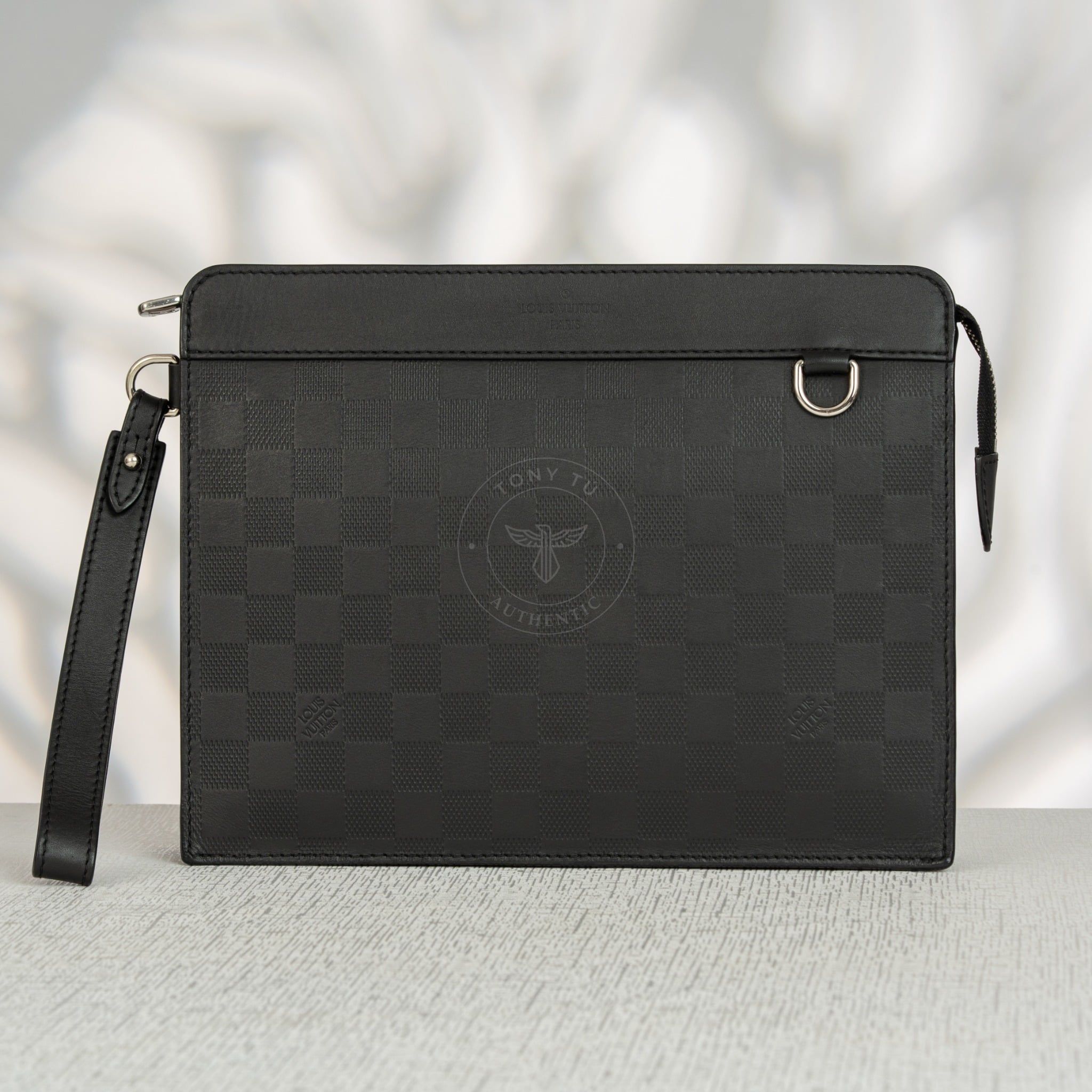 Clutch Louis Vuitton Standing Pochette Damier Infini (Đen)