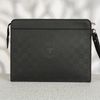 Clutch Louis Vuitton Standing Pochette Damier Infini (Đen)