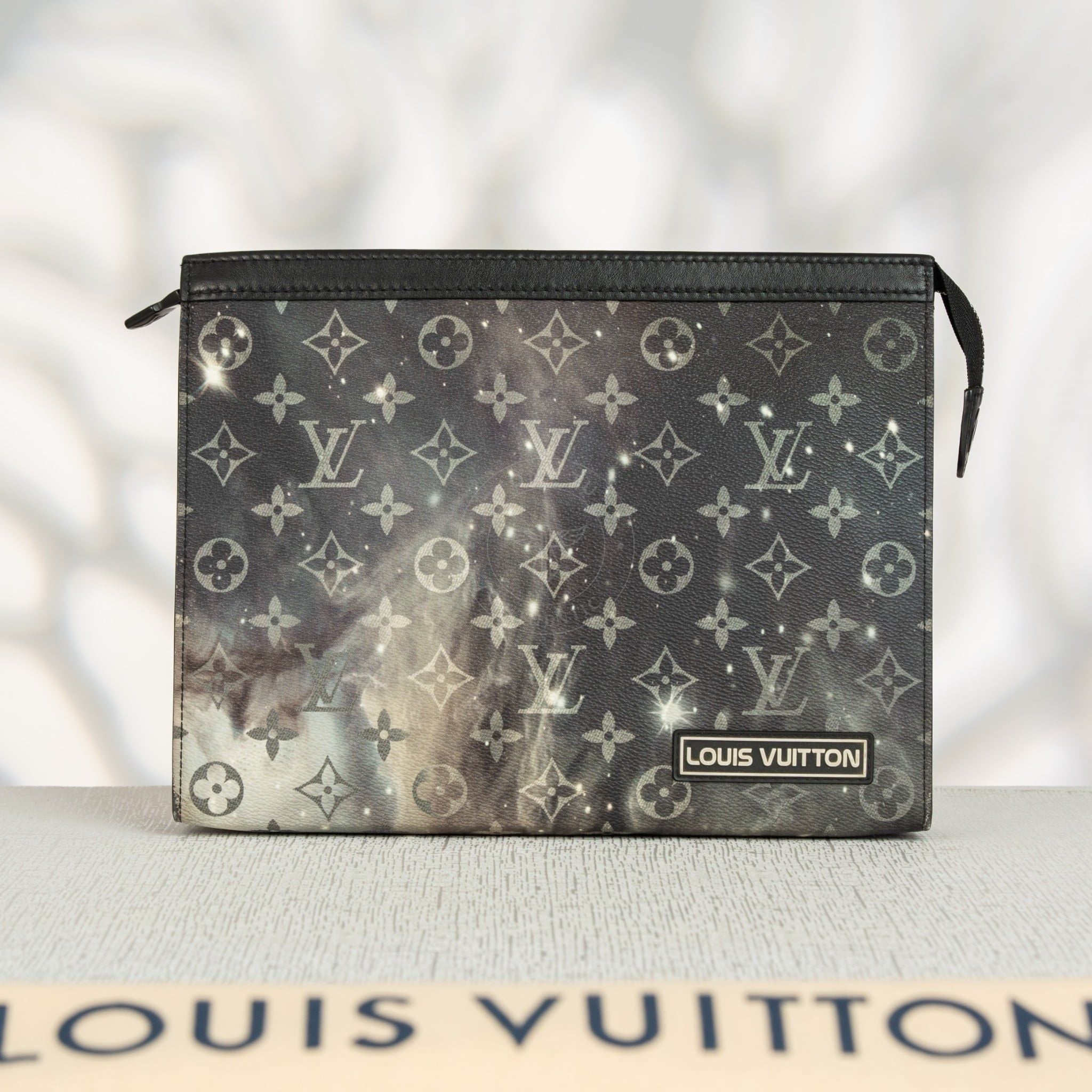 Clutch Louis Vuitton Voyage MM Monogram Galaxy (Limited)