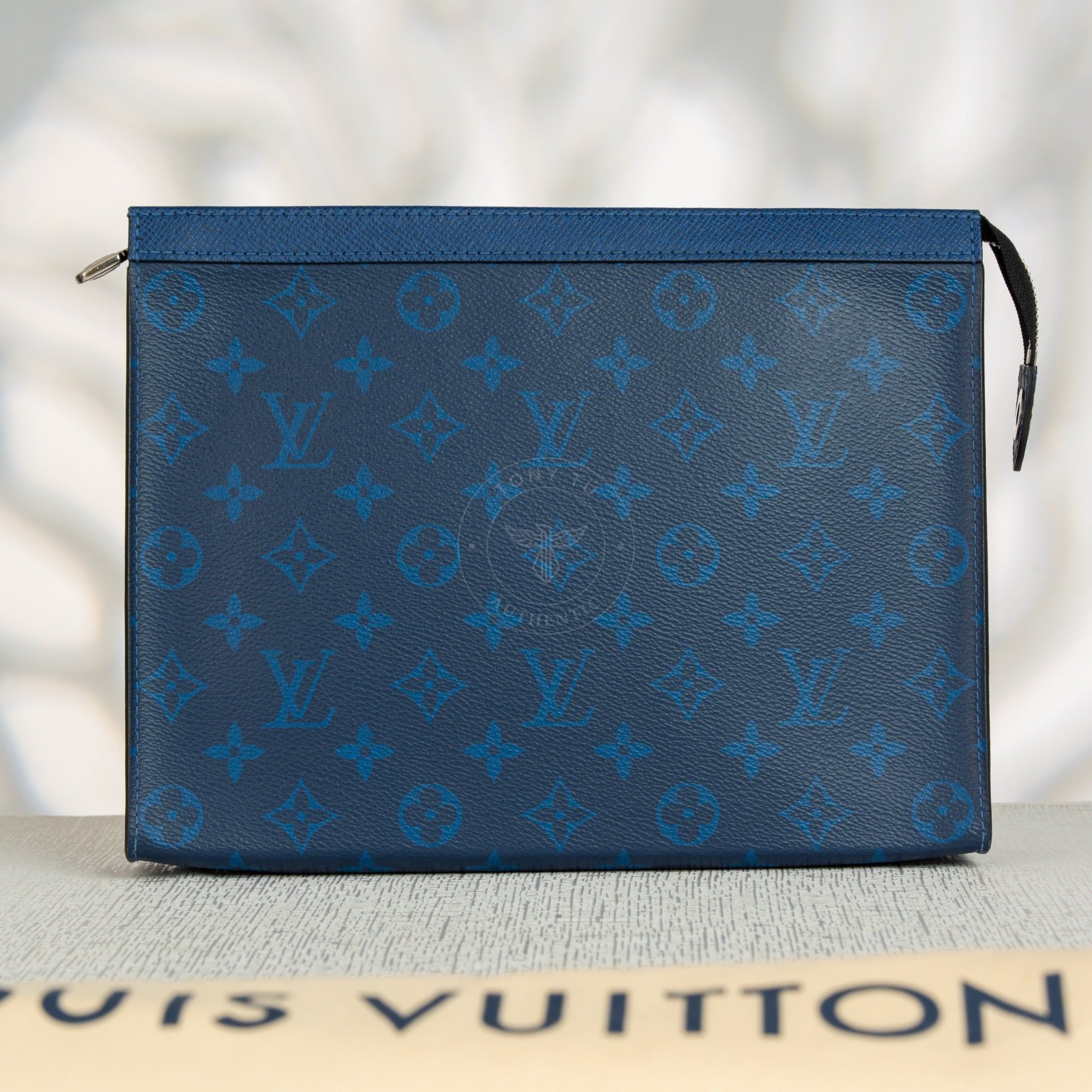 Clutch Louis Vuitton Voyage Monogram Racing Blue size 27