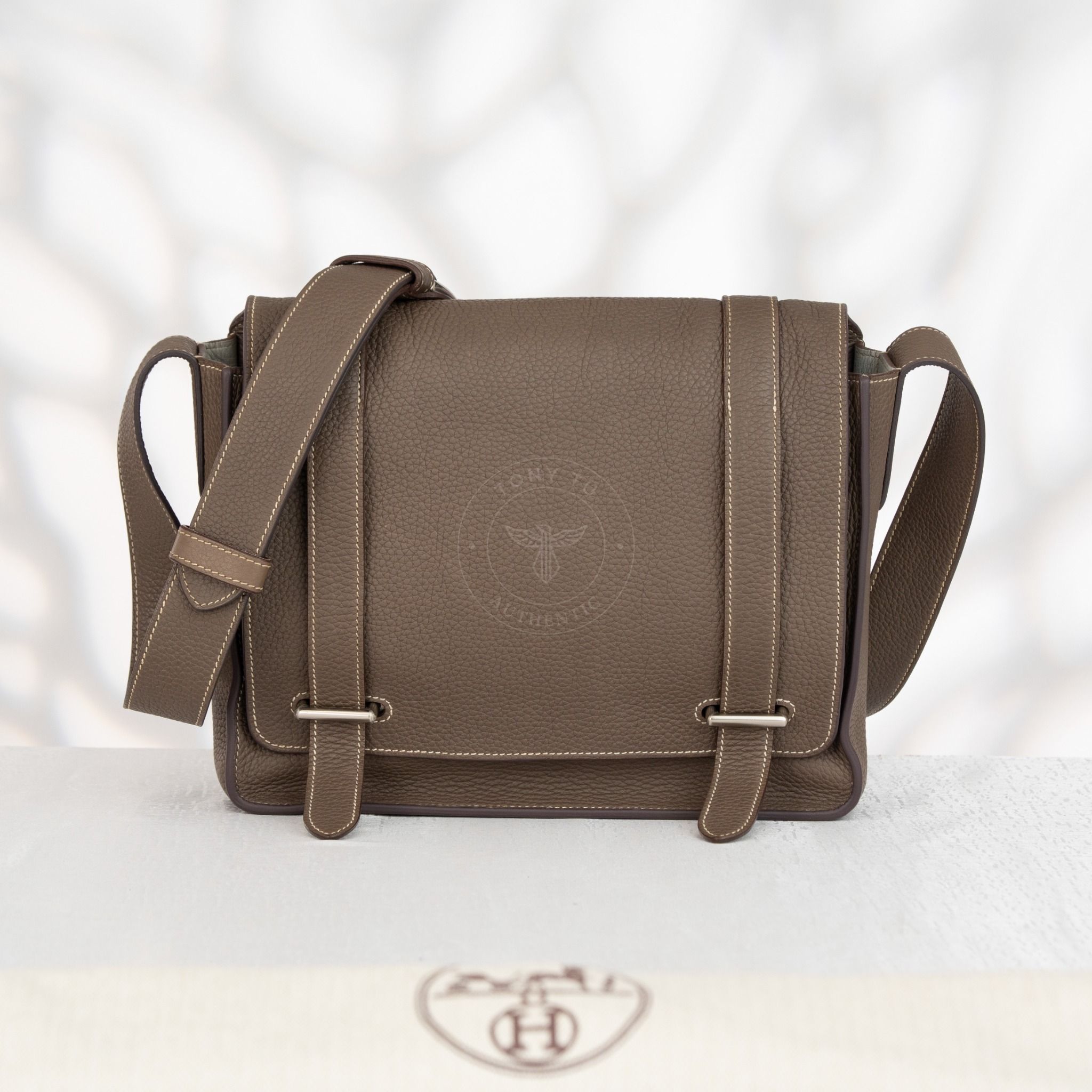Túi đeo Hermès Steve Caporal Taupe Togo size 27