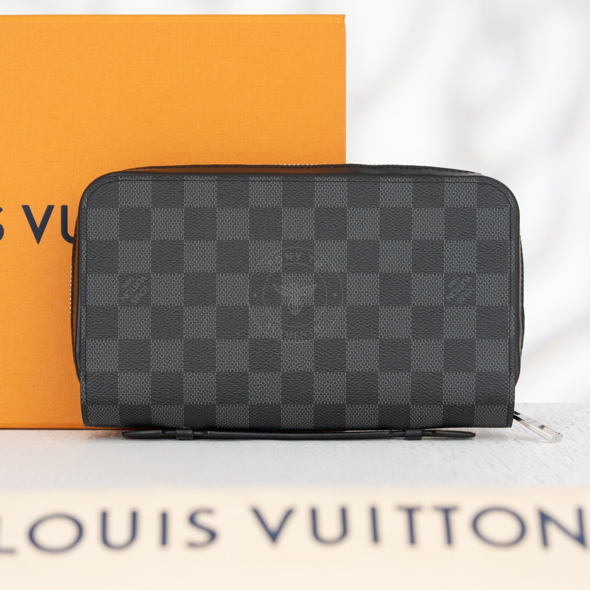 Clutch/ Ví Louis Vuitton Zippy XL Damier Graphite