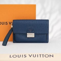 Clutch Louis Vuitton Thames Ostrich Leather in Blue size 24