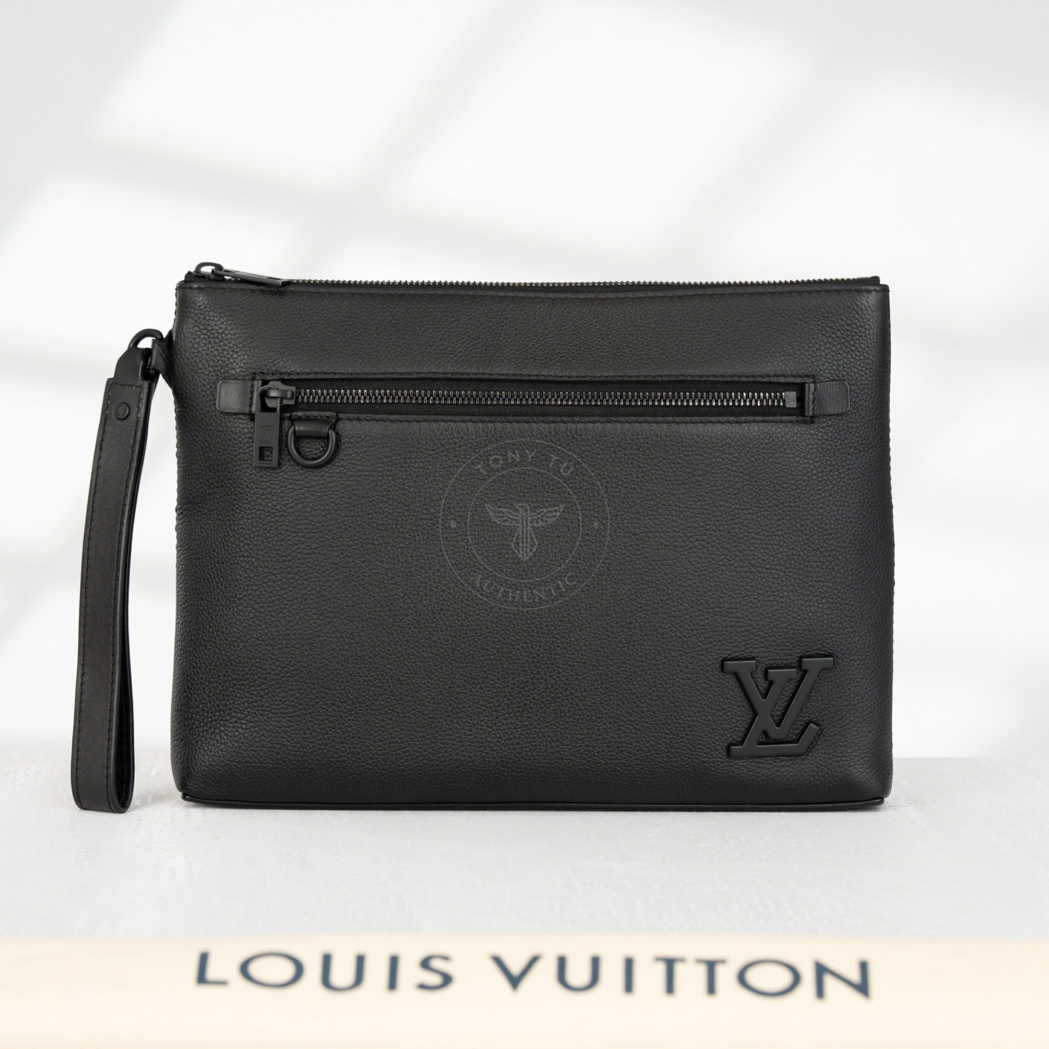 Clutch/ Pouch Louis Vuitton Takeoff Aerogram (Đen)