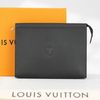 Clutch Louis Vuitton Pochette Voyage MM Noir Taiga (Đen)