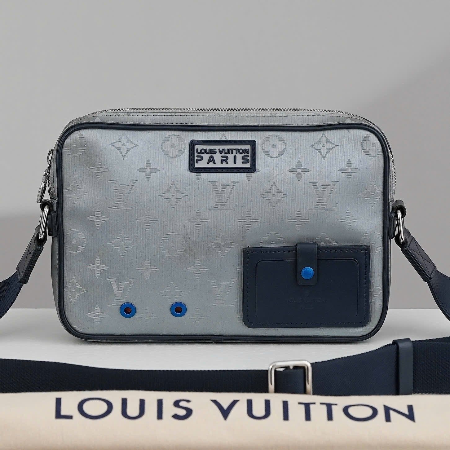 Túi đeo Louis Vuitton Monogram Satellite Alpha Messenger Black Grey size 26